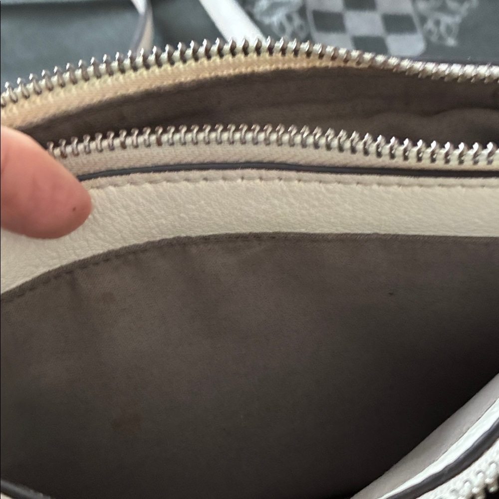 Vince Camuto Cream Crossbody Bag - Picture 4 of 13